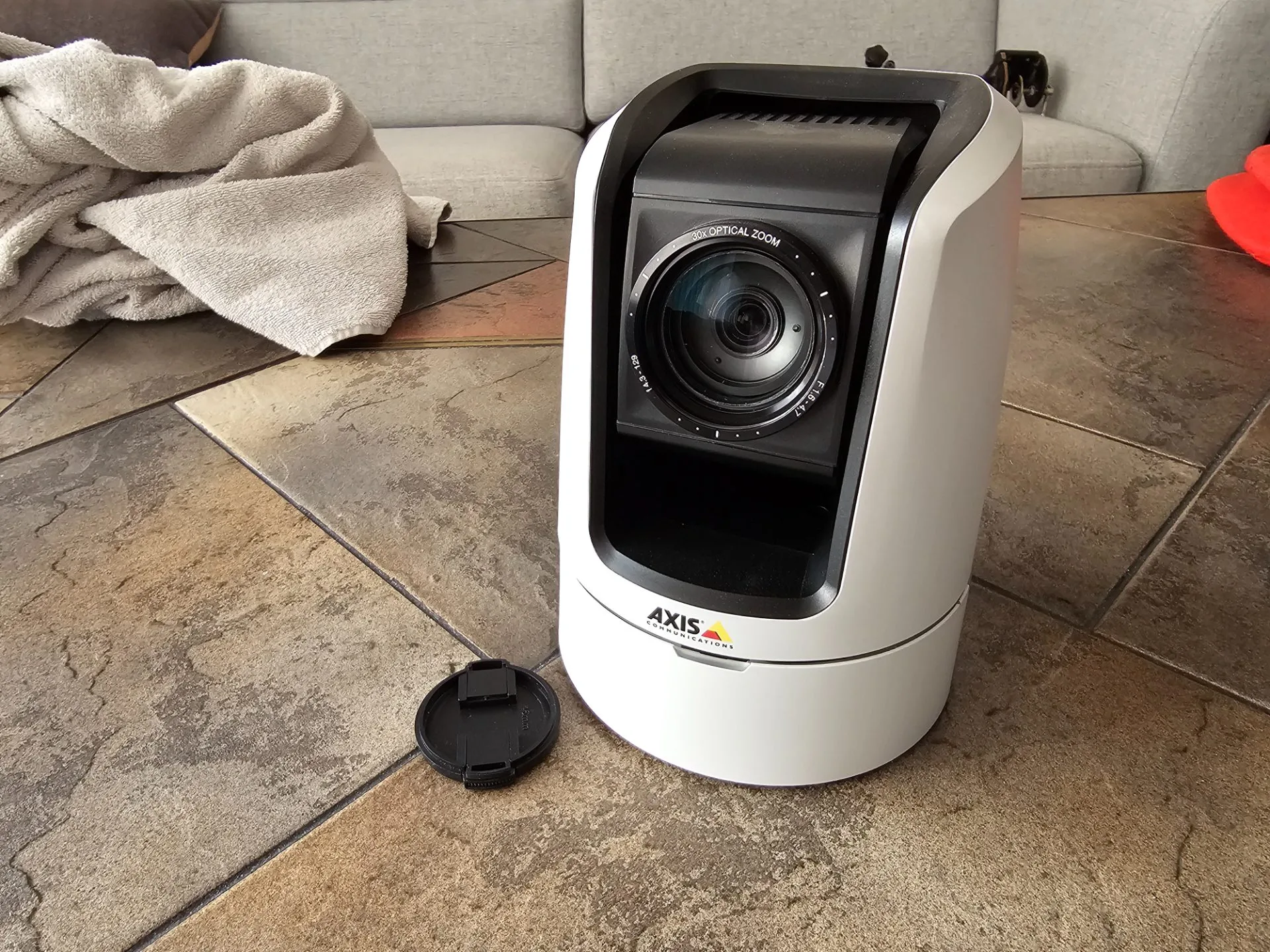 AXIS V5915
