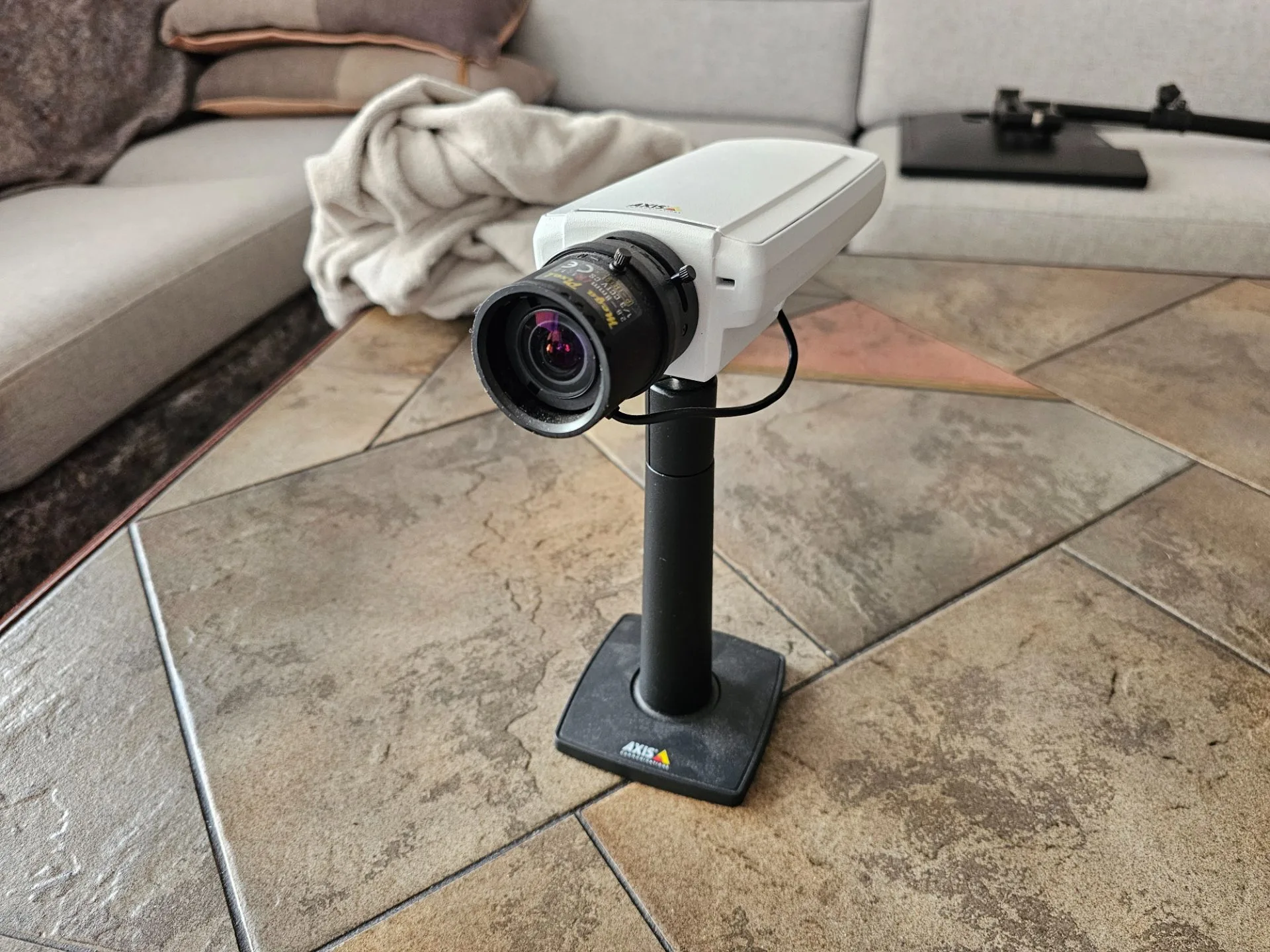 AXIS P1355