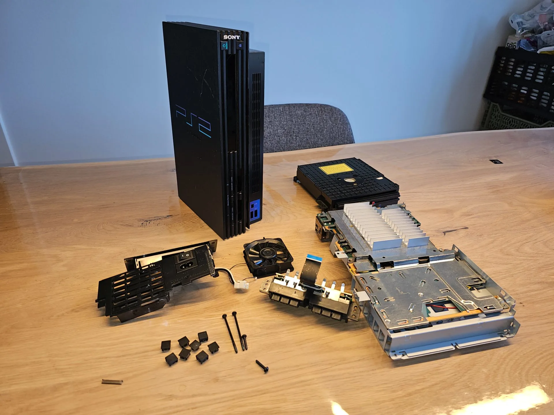 PlayStation 2 (Fat) - adskilt / reservedele (Model: SCPH-39004)